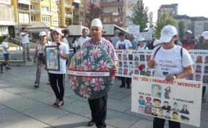 Memorijalni marš u Prištini: Učesnici nosili slike najmilijih koji su nestali